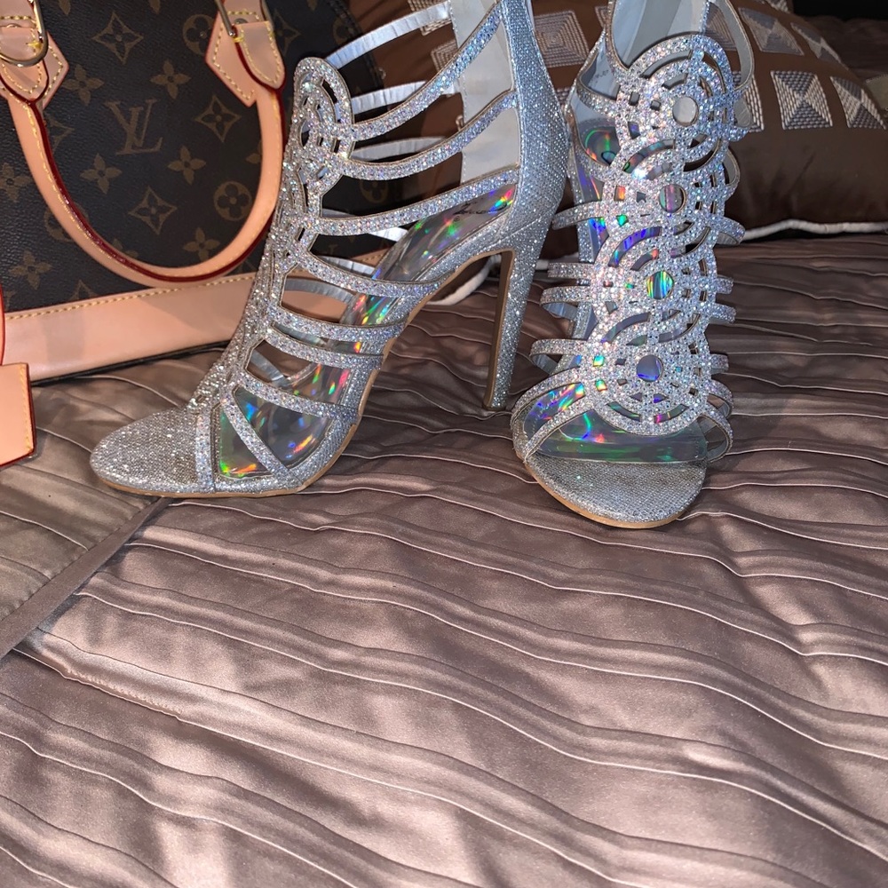 Heels - Picture 4 of 4